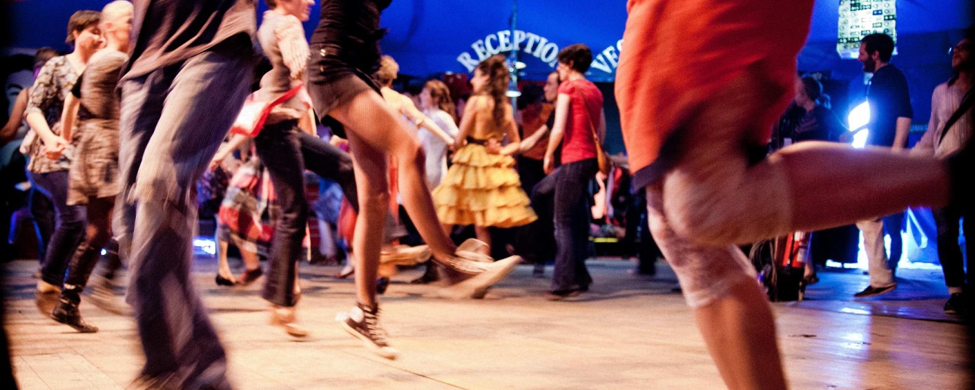 La Piste à dansoire : Le bal où l’on écoute la musique avec ses pieds ! - Visuel 1